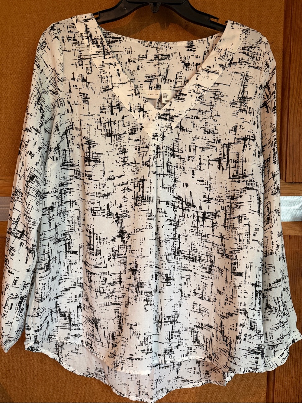 Mercer & Madison V-Neck Printed Blouse - White/Black